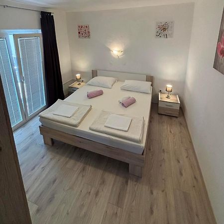 Apartments Lota สตารีกราด-ปาเคลนีซา ภายนอก รูปภาพ