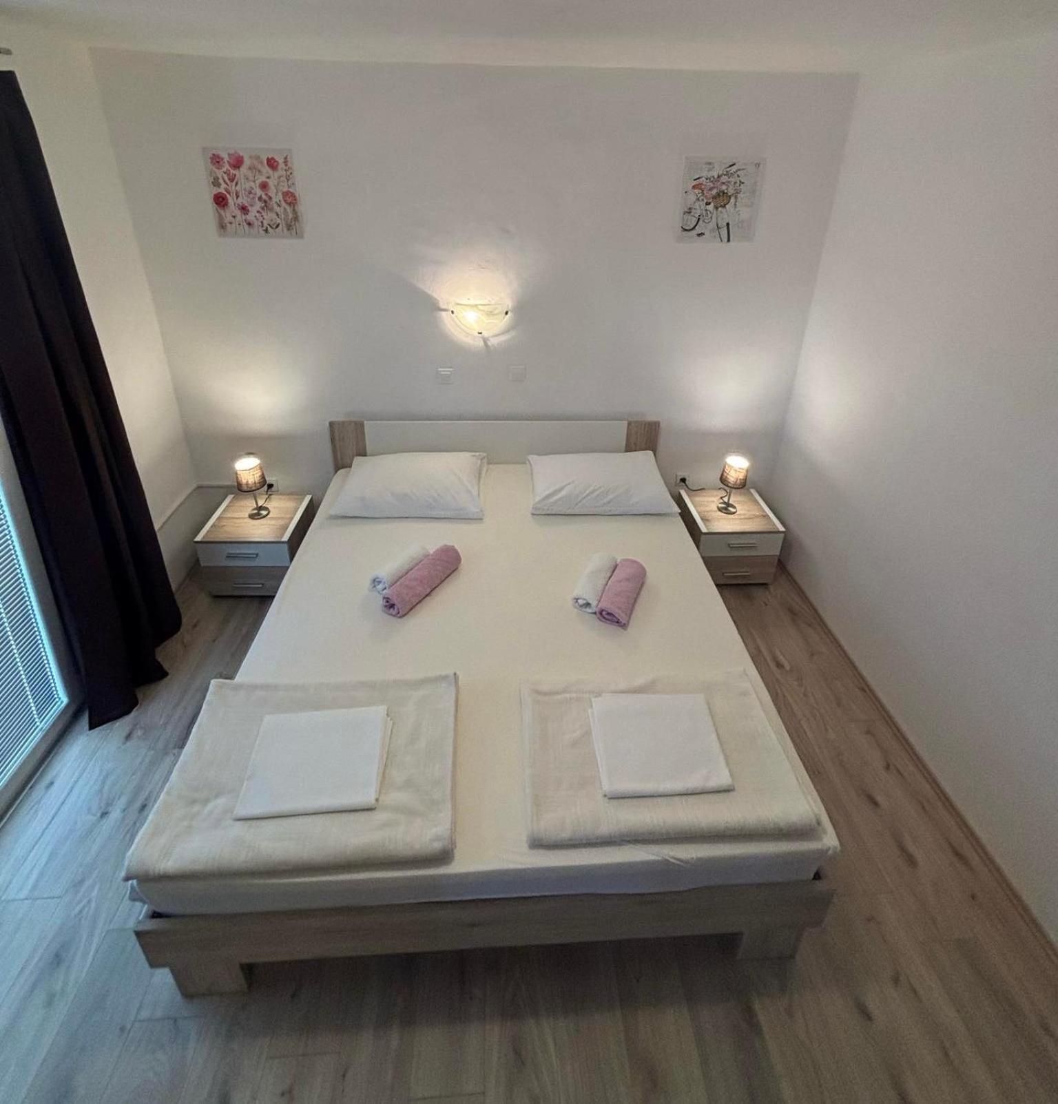 Apartments Lota สตารีกราด-ปาเคลนีซา ภายนอก รูปภาพ